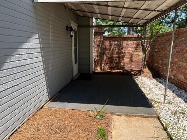 Building Photo - 5900 Grelot Rd