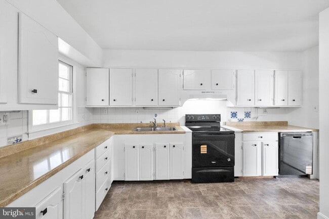 Building Photo - 1317 Cedarwood Dr