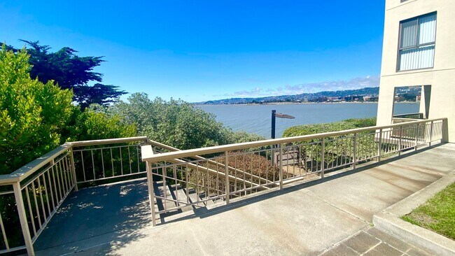 Building Photo - Water Views - Walk to the Water from your ...