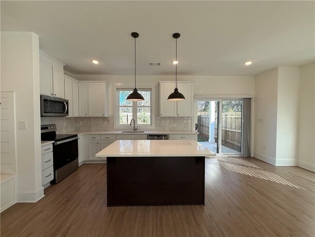 Building Photo - 2936 Cherokee Rd