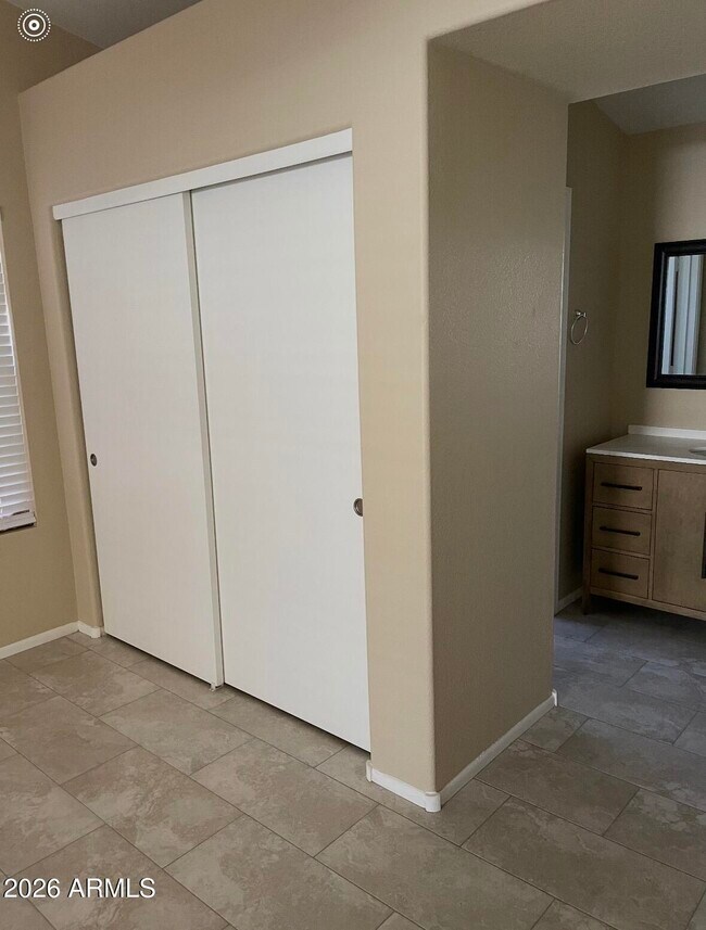 Building Photo - 2463 E Springfield Pl