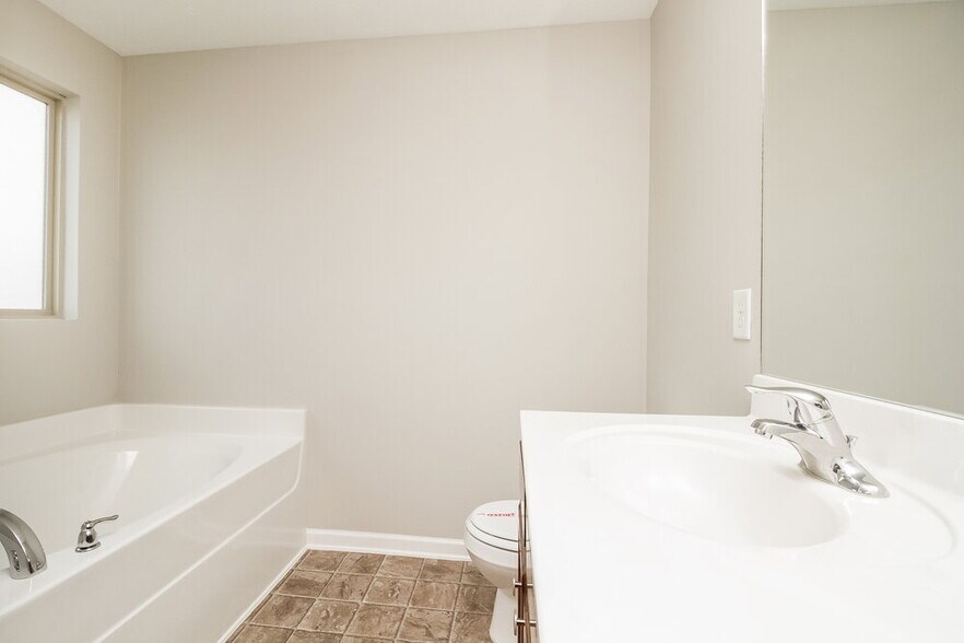 Building Photo - 2102 Longhunter Chase Dr