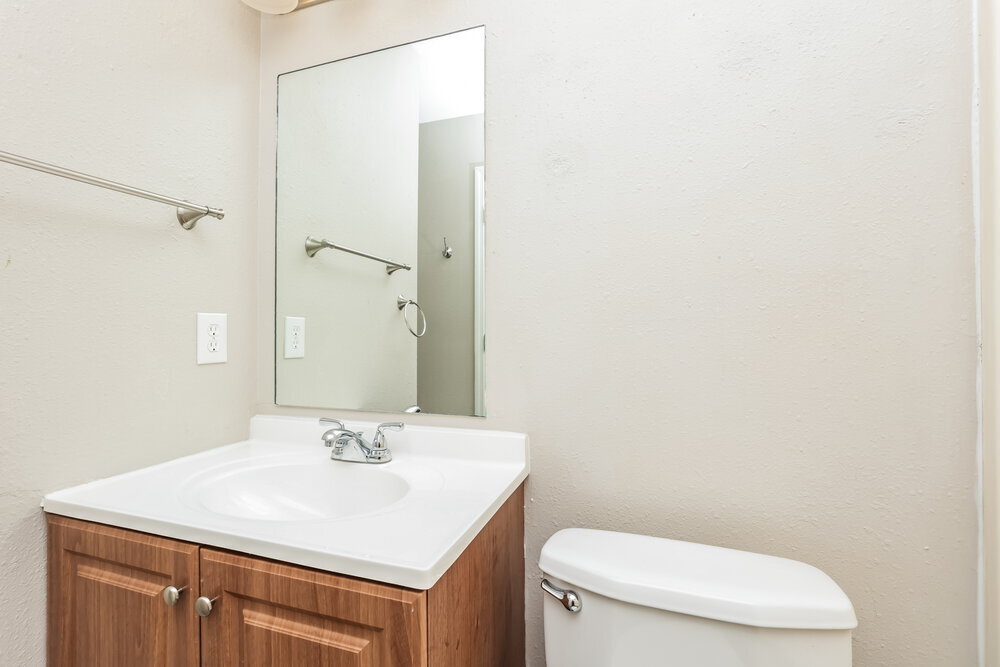 Building Photo - 321 Lake Forest Dr