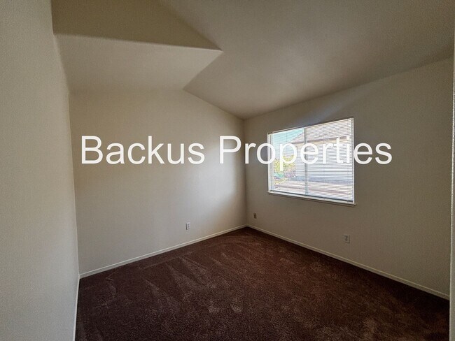 Building Photo - Wonderful two bedroom home close to Constitution shopping center