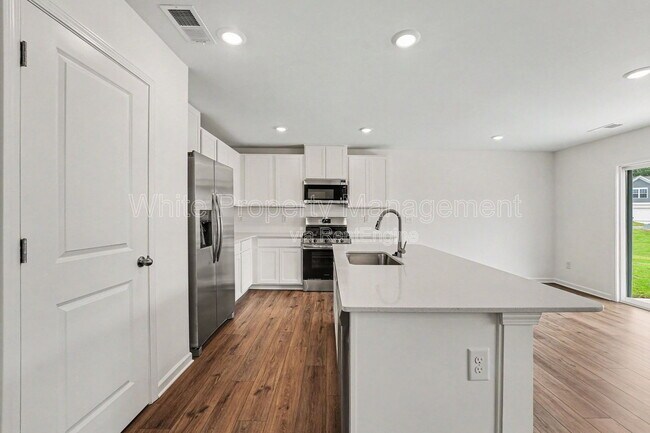 Building Photo - 368 W 18th St