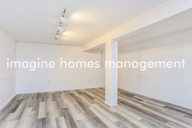 Building Photo - Pet-Friendly 3 Bedroom Home in Ballwin