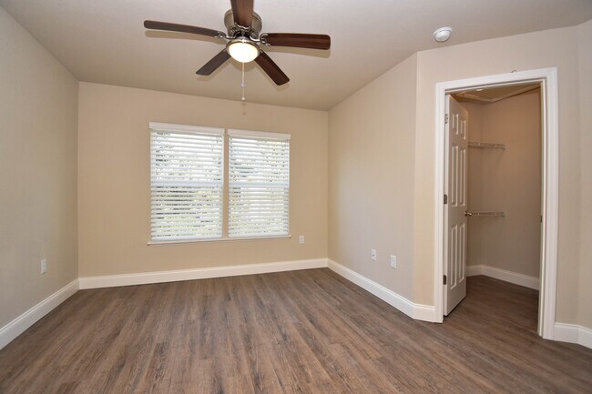 Building Photo - 2600 SW 35th Pl