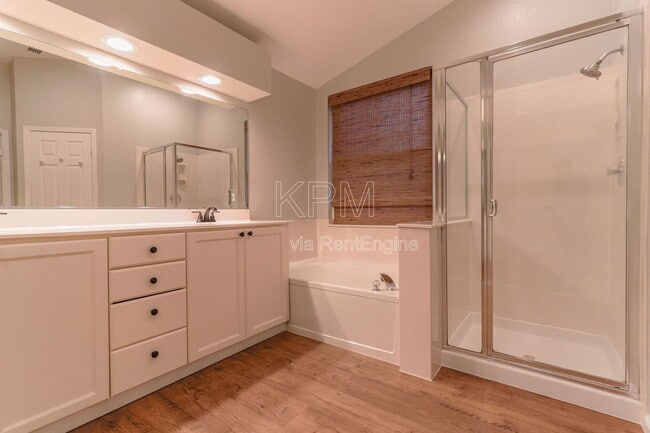 Building Photo - 2326 Carriage Dr