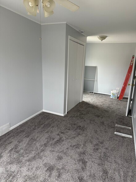 Building Photo - 154 E Mill St