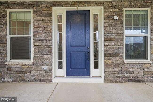 Primary Photo - 7147 Starmount Ct