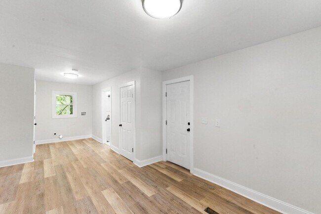 Building Photo - 547 Horry St NE