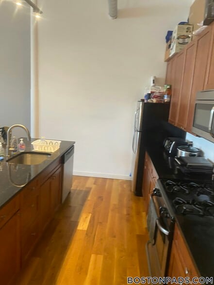 Building Photo - 600 Columbia Rd