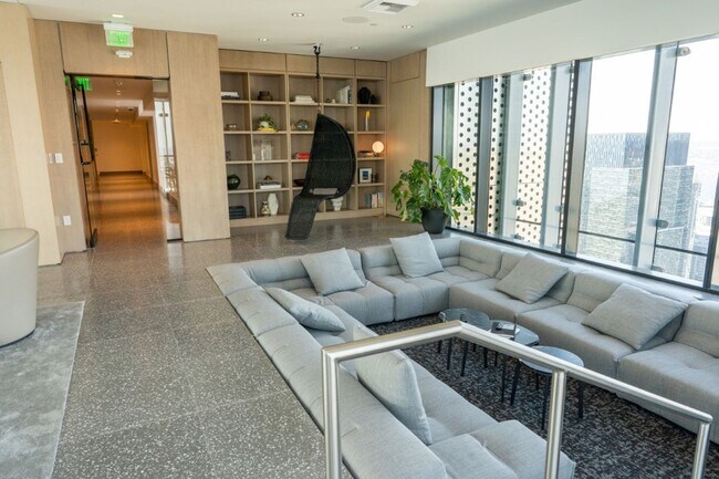 Building Photo - 2Bd/2Ba Seattle Condo