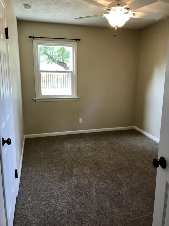 Building Photo - 3 bedroom in Billings MT 59102