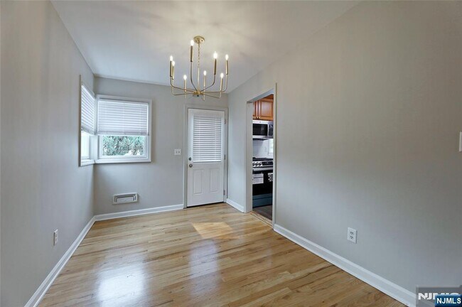 Building Photo - 35-10 Linwood Rd