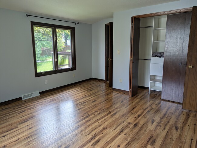 Building Photo - 920 Knottingham Dr