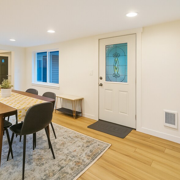 Building Photo - 41 E Alderney St