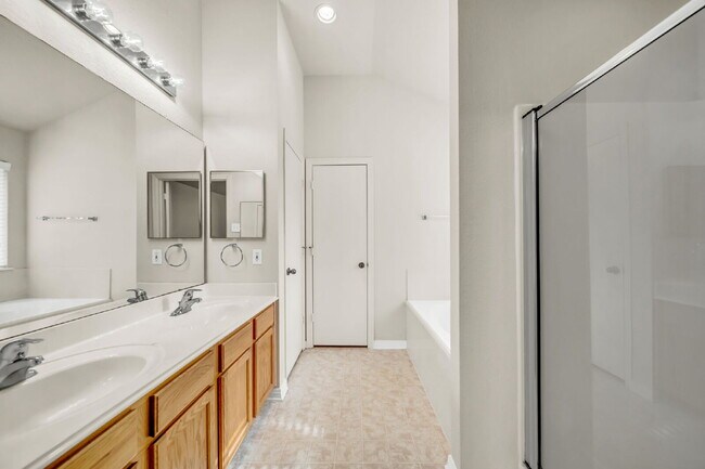 Building Photo - Well-maintained home located near Lake Conroe, offering the perfect balance of comfort & convenie...