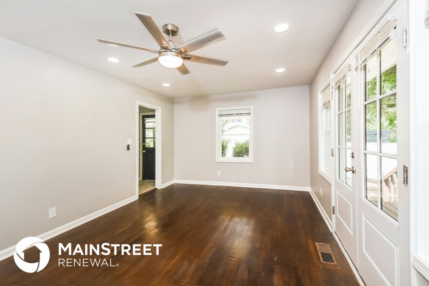 Building Photo - 983 Overbrook Cir