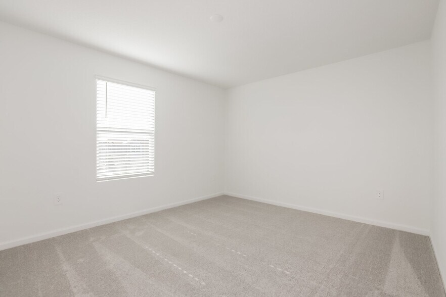 Building Photo - 2478 McKinley Dr