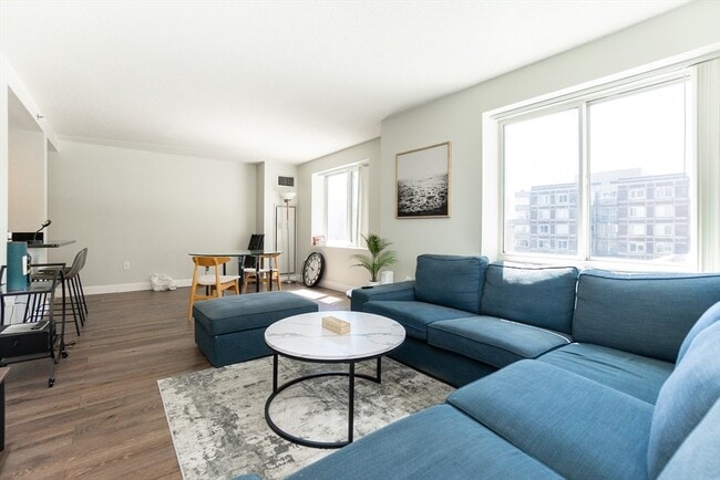 Building Photo - 8 - 10-10 Museum Way