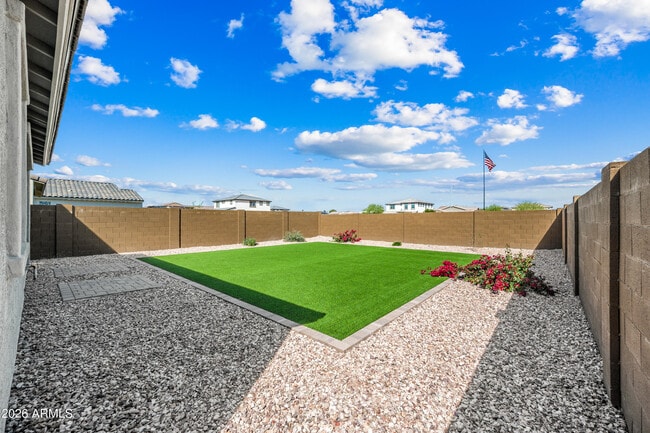 Building Photo - 8926 W Oregon Ave