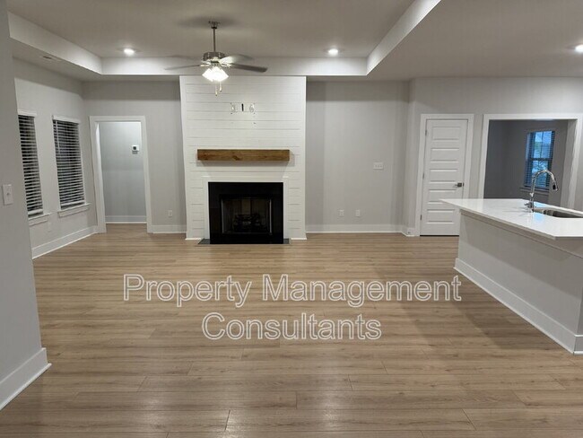Building Photo - 14872 Demarie Ln