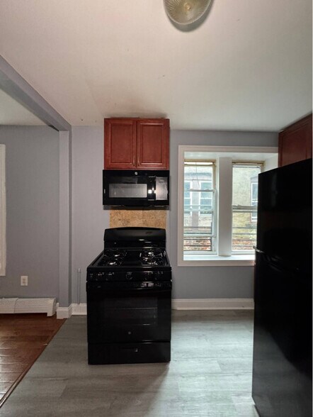 Building Photo - 552 Avenue C