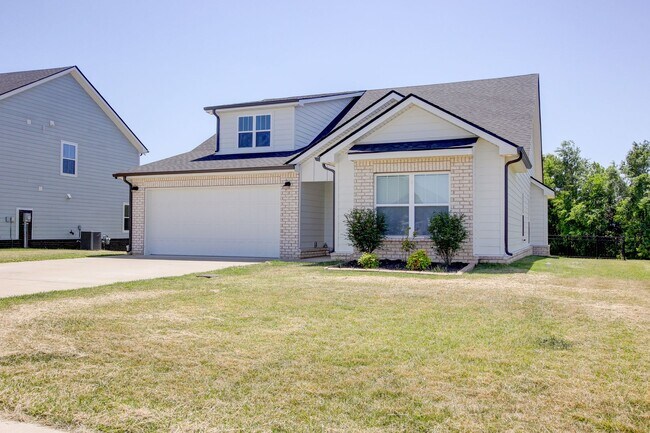 Building Photo - Fresh and Clean 3 bed/2 bath minutes from Exit 8.  Show Stopper!