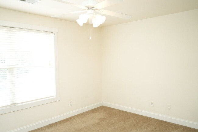Building Photo - 306 Marquette Ct