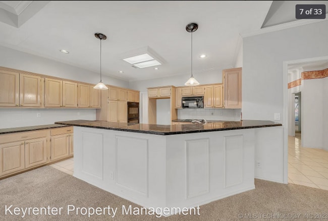 Building Photo - 4 br, 3.5 bath House - 5735 E 79th St