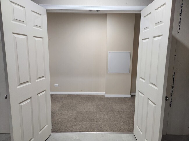 Building Photo - 8100 Shady Oak Rd