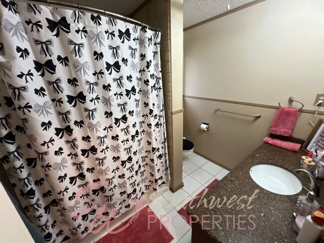 Building Photo - Spacious 3 Bedroom Brick Home in the Heart of Stephenville!