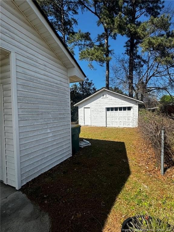 Building Photo - 1305 E 13th St