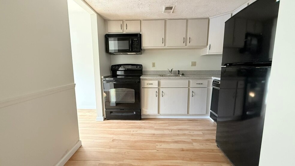 Building Photo - 3103 Ruby Dr