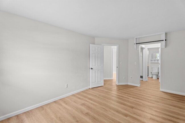 Building Photo - 336 Winfield Ave