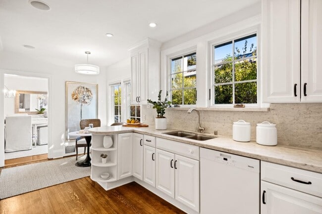 Building Photo - 105 Pepper Ave