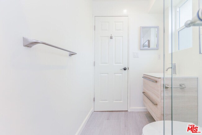 Building Photo - 1855 Euclid St