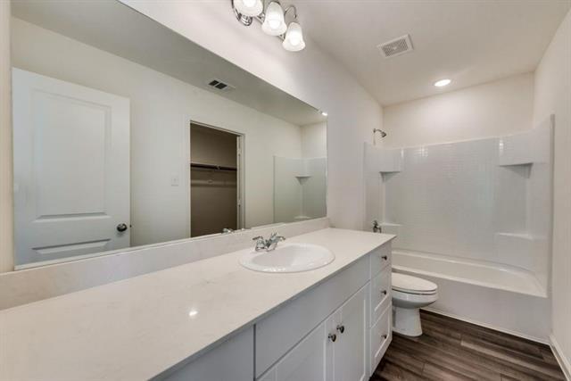 Building Photo - 1904 Washington St