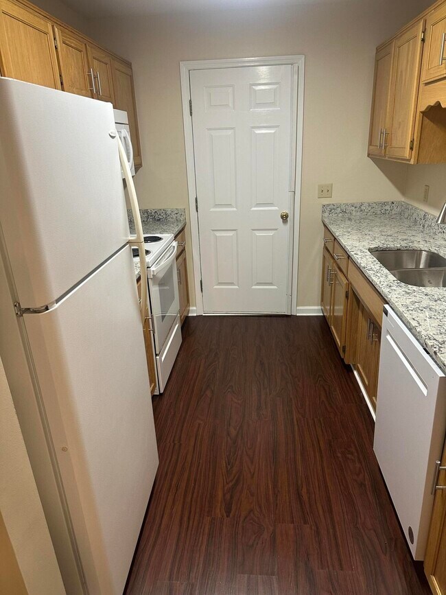 Building Photo - 2005 River Ridge Rd