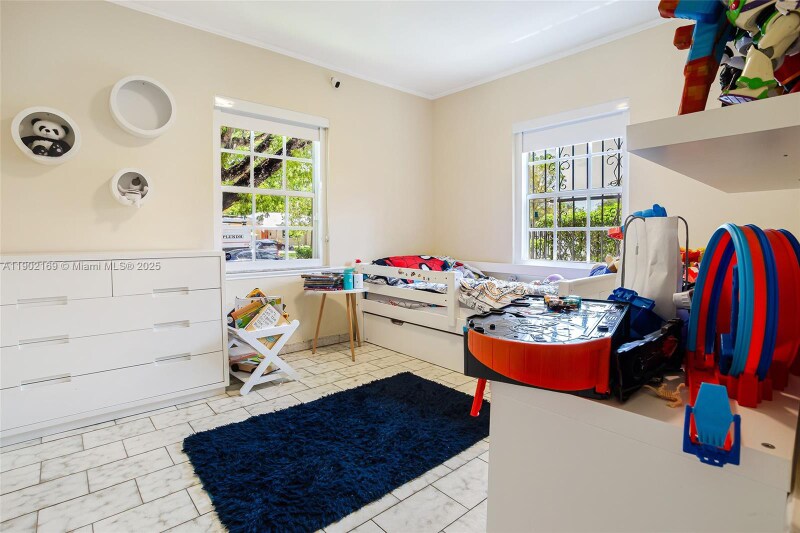 Building Photo - 600 SW 25th Rd