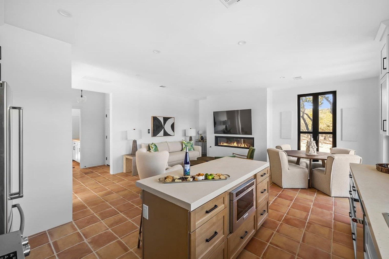 Building Photo - 2701 Bumble Bee Dr