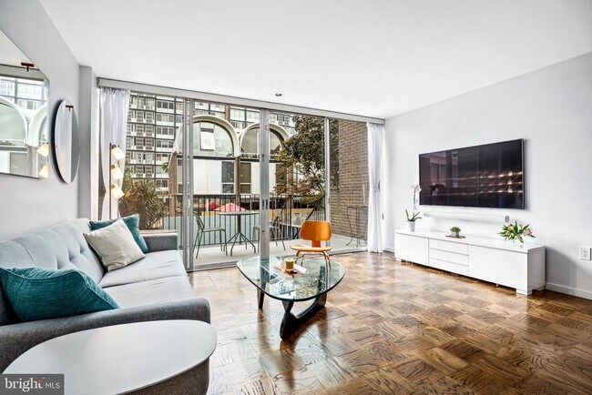 Building Photo - 360 N St SW