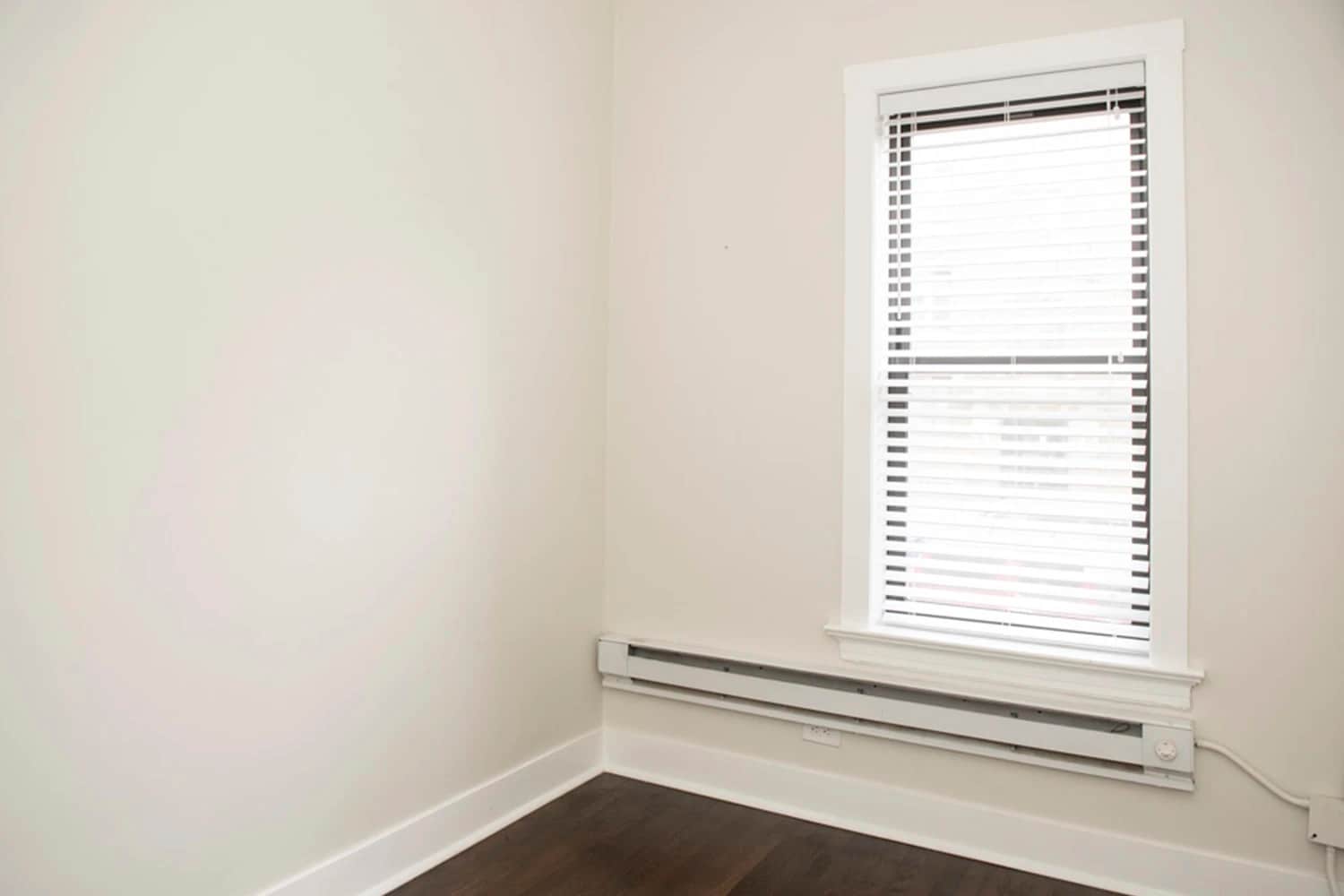 Building Photo - 917 W Waveland Ave