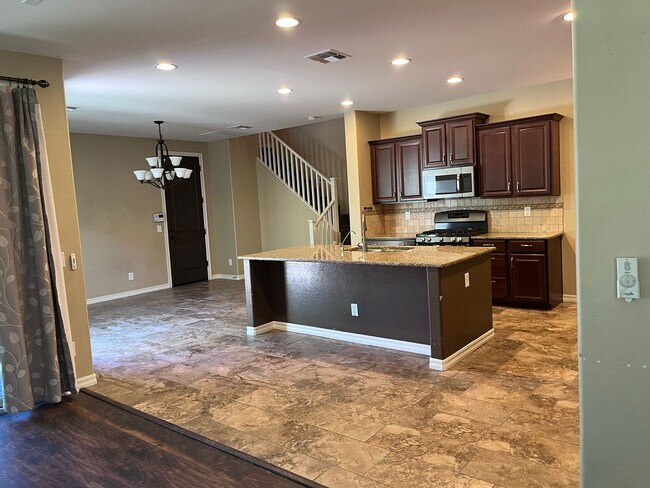 Building Photo - 1046 S Annie Ln