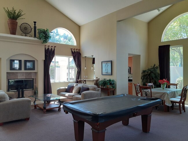 Building Photo - Unfurnished - Upgraded Condo -The Bluffs a...