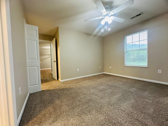 Building Photo - 3 bedroom, 2 bath w/ 2-car garage convenient to Sevier, Knox & Jefferson Counties - available now