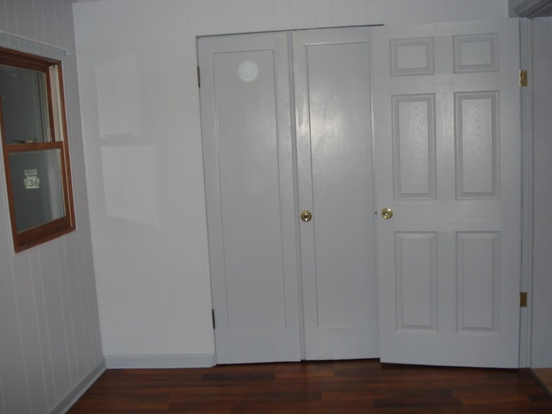 Building Photo - 11 N Wade Ave