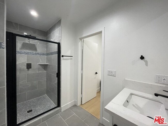 Building Photo - 1340 W 37th St