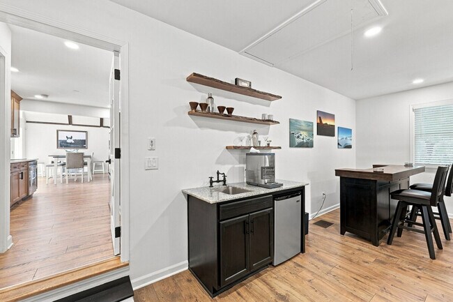 Building Photo - 4225 Twin Rivers Dr
